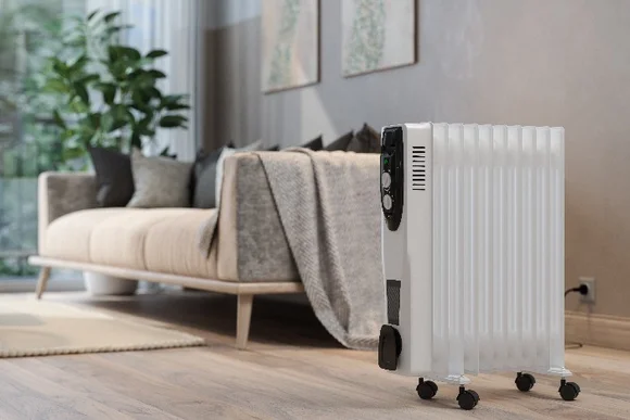 Weißer Heizkörper in einem Wohnzimmer